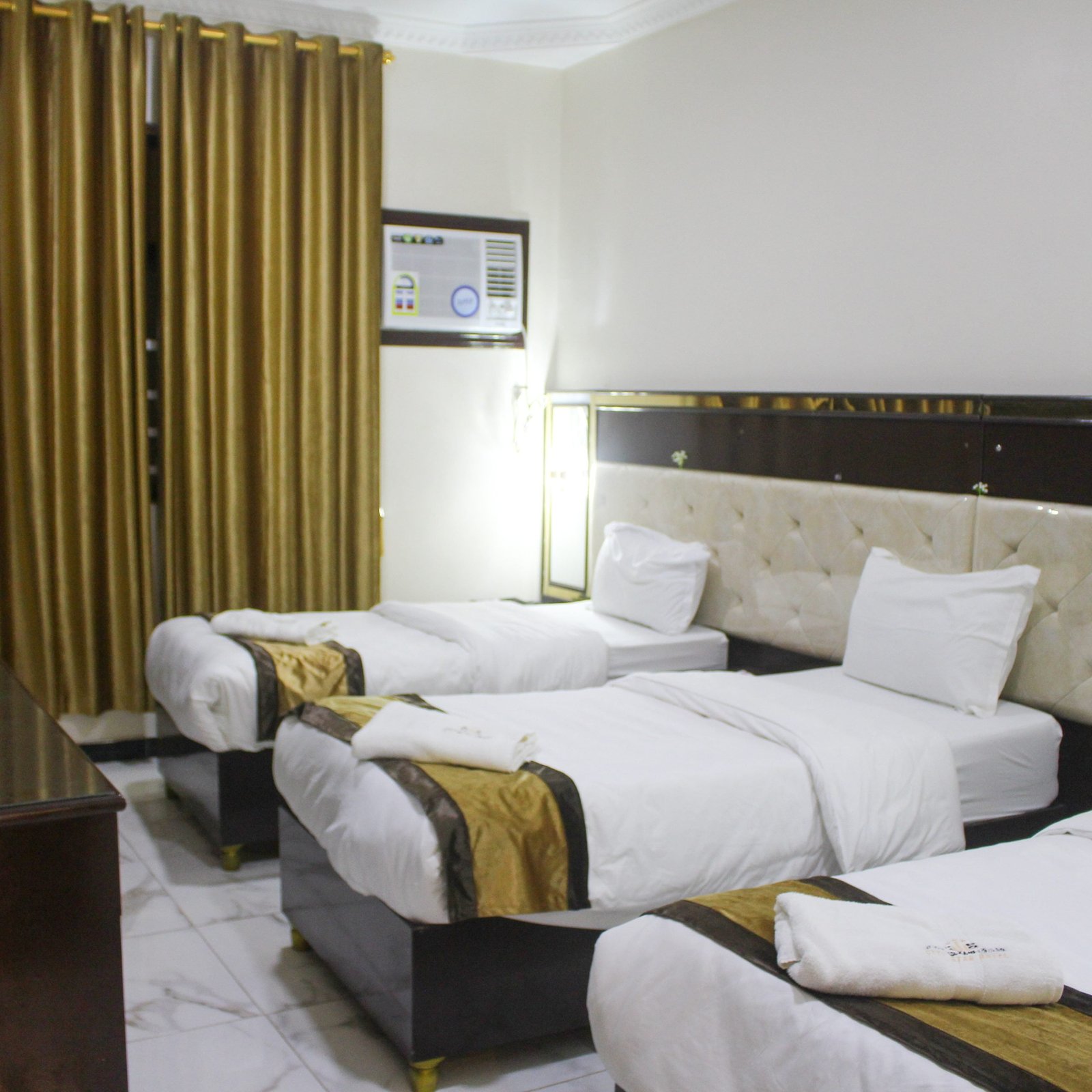 غرفة 3 سرير فندق سيتي ستار عدن
