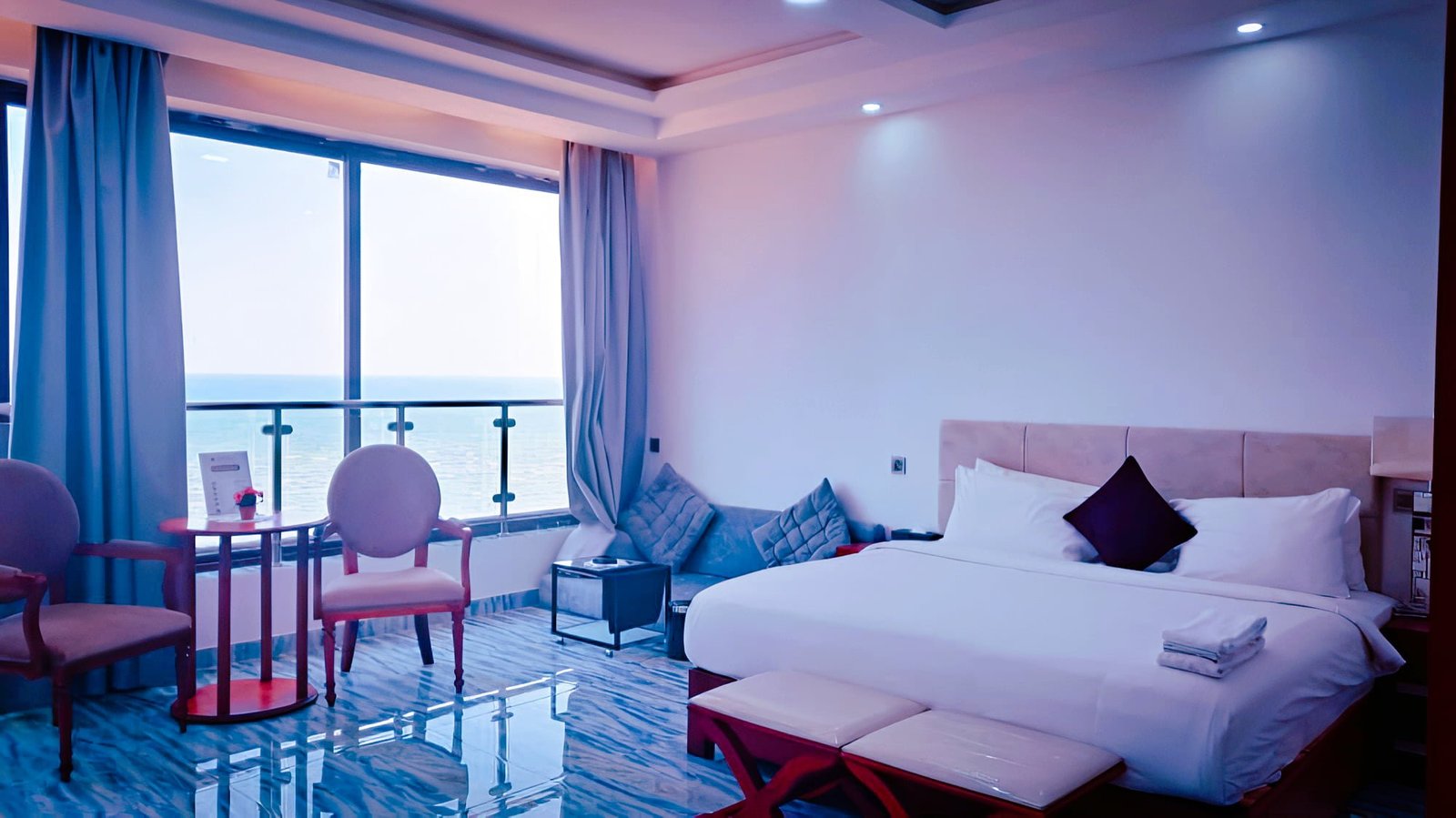 غرفة بحري واسع