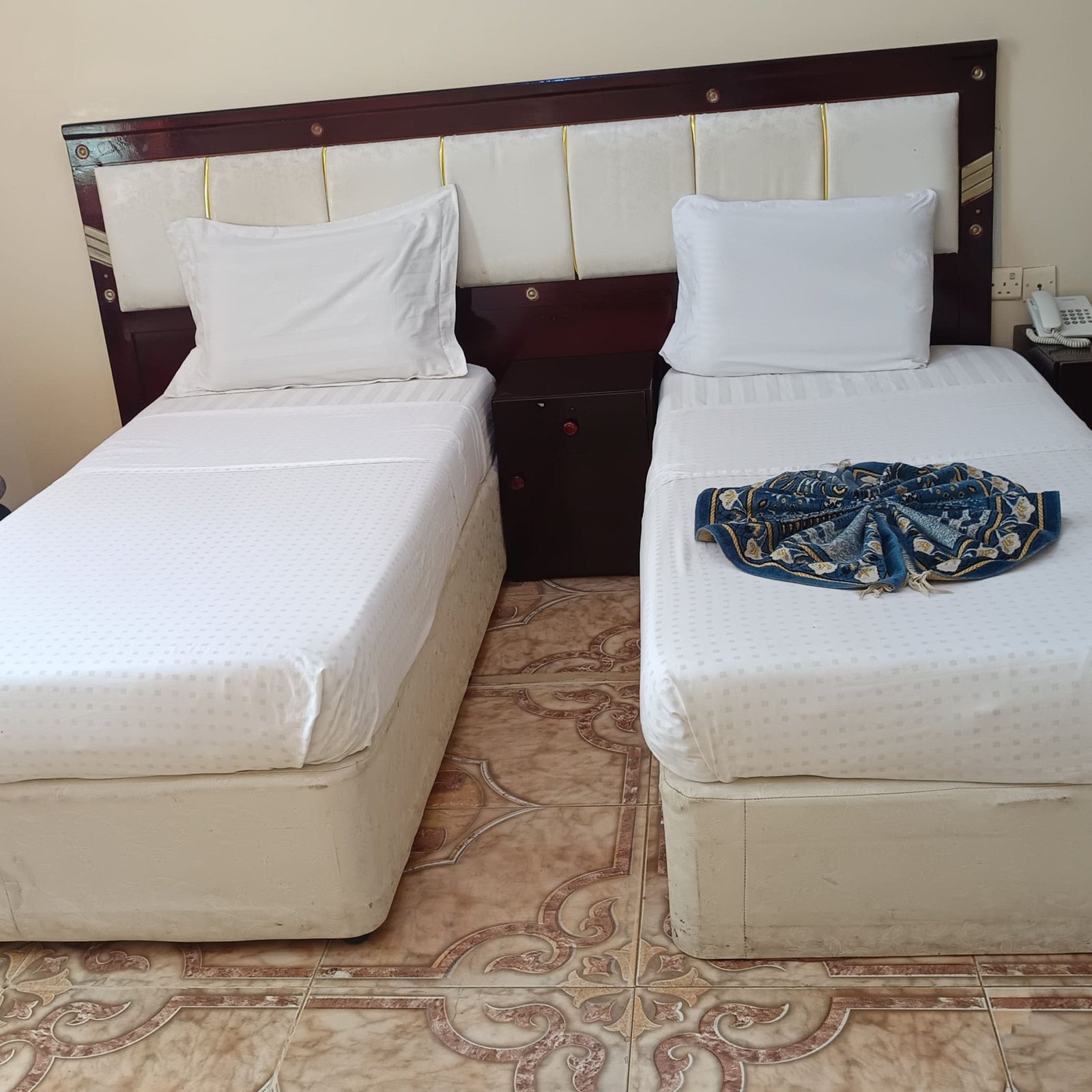 غرفة سريرين بحري