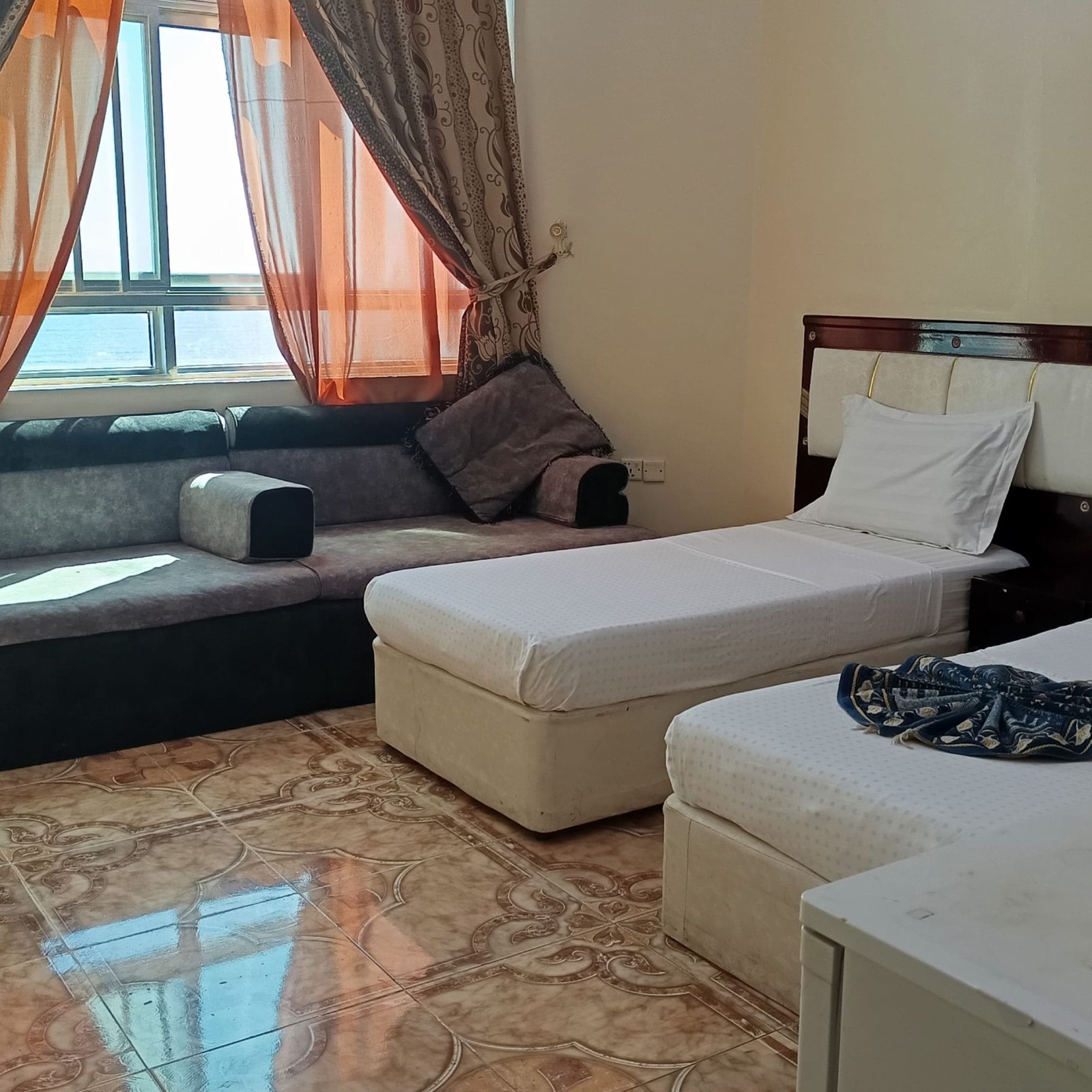 غرفة سريرين بحري