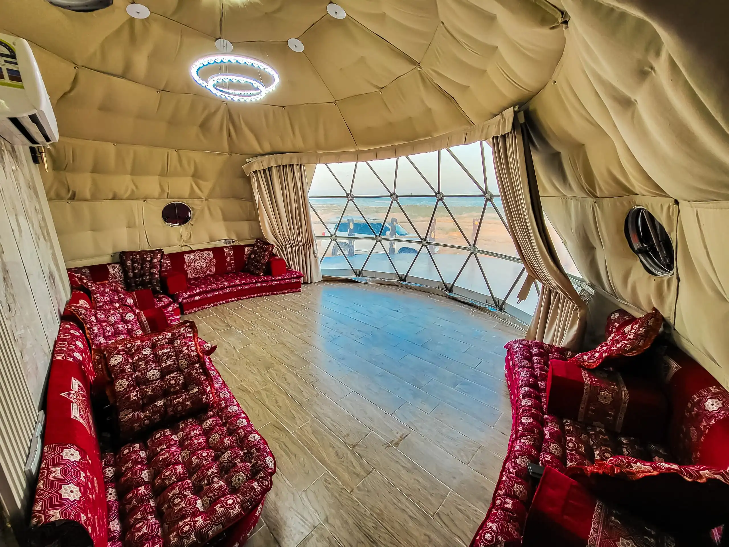 مجلس بحري منتجع المارينا